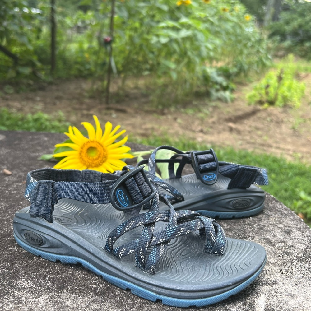 Chaco s/cloud X2 strapped sandals womens sz.6